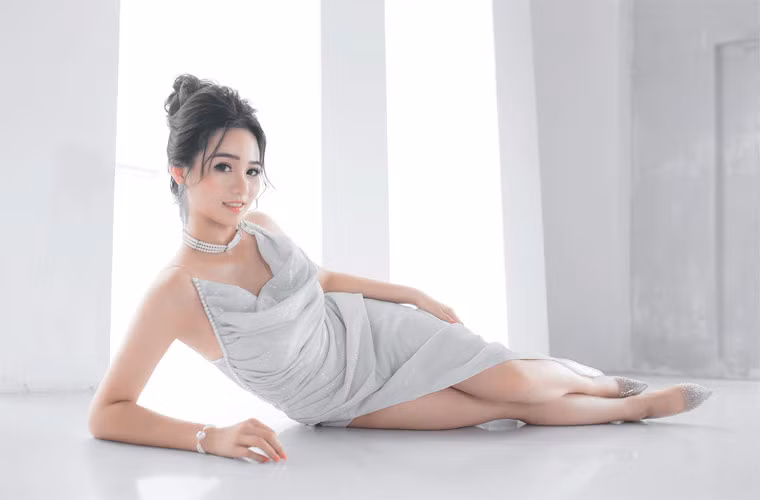 Người đẹp đến từ vùng quan họ Bắc Ninh cũng mong muốn tham gia một lớp diễn xuất và trở thành diễn viên trong tương lai.