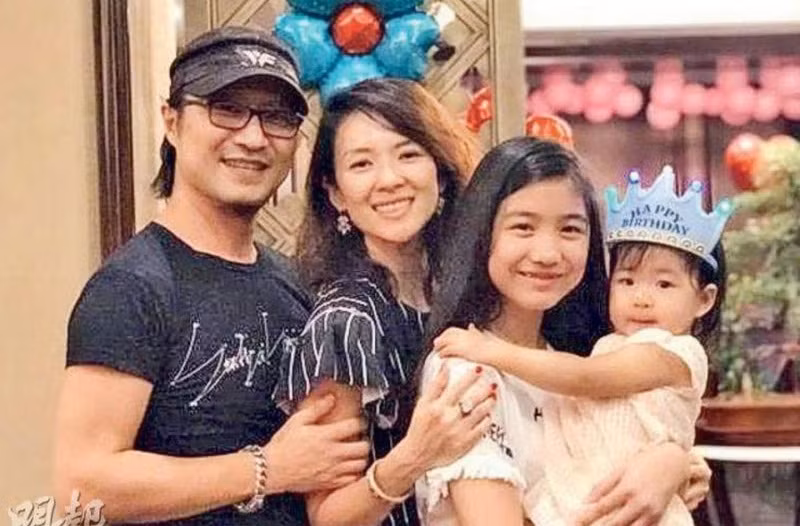 Tuy nhiên phát ngôn này của nữ diễn viên đã khiến cô bị cư dân mạng chỉ trích bởi đã gián tiếp nói xấu mẹ của con riêng, người mẫu Ge Huijie, dù chính chồng cô, Uông Phong không cho vợ cũ gặp con gái.