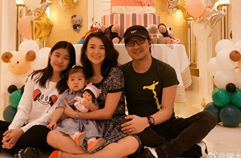 Sau một thời gian căng thẳng, dần dần Uông Phong cũng lấy lòng được bố mẹ vợ và thường xuyên tới thăm hai người hơn.