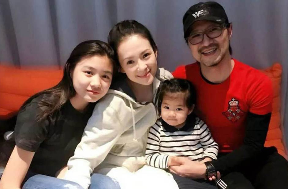 Gia đình hạnh phúc của Chương Tử Di và Uông Phong càng viên mãn hơn khi có thêm sự xuất hiện của cậu con trai vào tháng 1/2020.