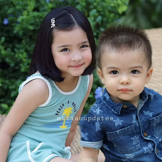 Không chịu thua kém chị, cậu em Jose Sixto hơn 1 tuổi cũng đẹp trai ngời ngời.