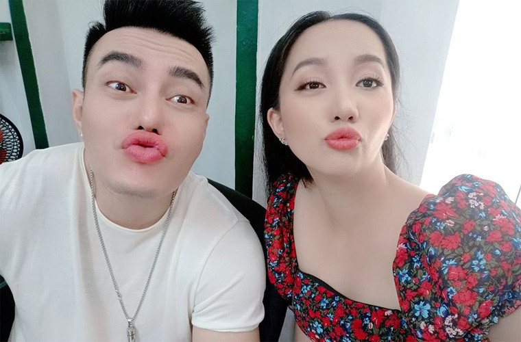 Chính vì những hy sinh và chiều chuộng mà bà xã dành cho anh nên Lê Dương Bảo Lâm chia sẻ, anh rất trân trọng vợ và gọi cô là một người con gái hiếm có, khó tìm.