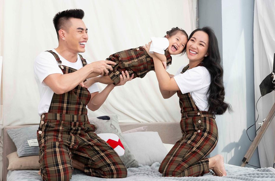 Ba năm qua, gia đình của Lê Dương Bảo Lâm và Quỳnh Anh nổi tiếng hạnh phúc. Theo chia sẻ của nam diễn viên hài sinh năm 1989 thì vợ chiều anh hết mức và gọi anh là công chúa. Ngược lại Bảo Lâm lại gọi vợ là mẹ xưng con.