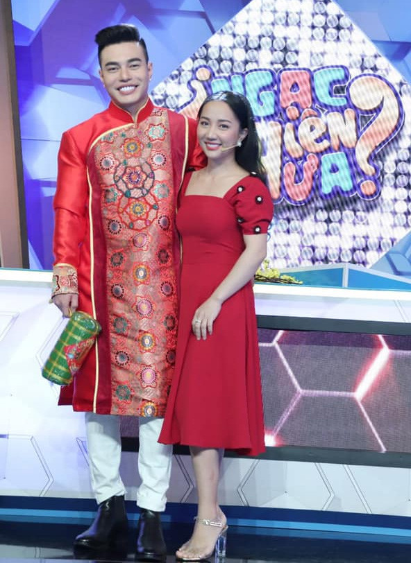 Năm 2017, Lê Dương Bảo Lâm kết hôn với Quỳnh Anh, cựu sinh viên trường Sân khấu Điện ảnh. Hai người đã tìm hiểu 7 năm mới về chung một nhà.