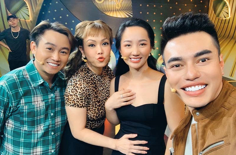 Quỳnh Anh luôn tạo mọi điều kiện để chồng phát triển sự nghiệp diễn viên. Hai vợ chồng có một bé gái tên Bảo Nhi và chuẩn bị có thêm một bé nữa trong năm nay.