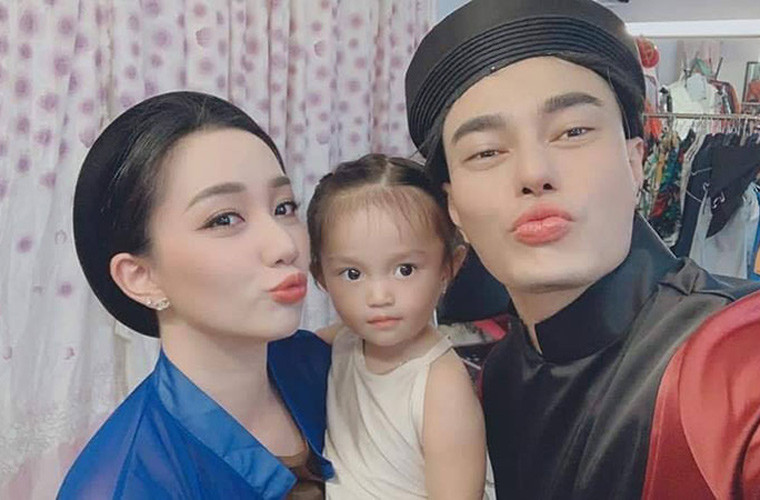 Trước khi làm nghề diễn, Bảo Lâm là người biểu diễn xiếc múa lửa. Thời gian gần đây anh còn được gọi là “Thánh livestream” vì liên tục livestream bán hàng trên mạng.