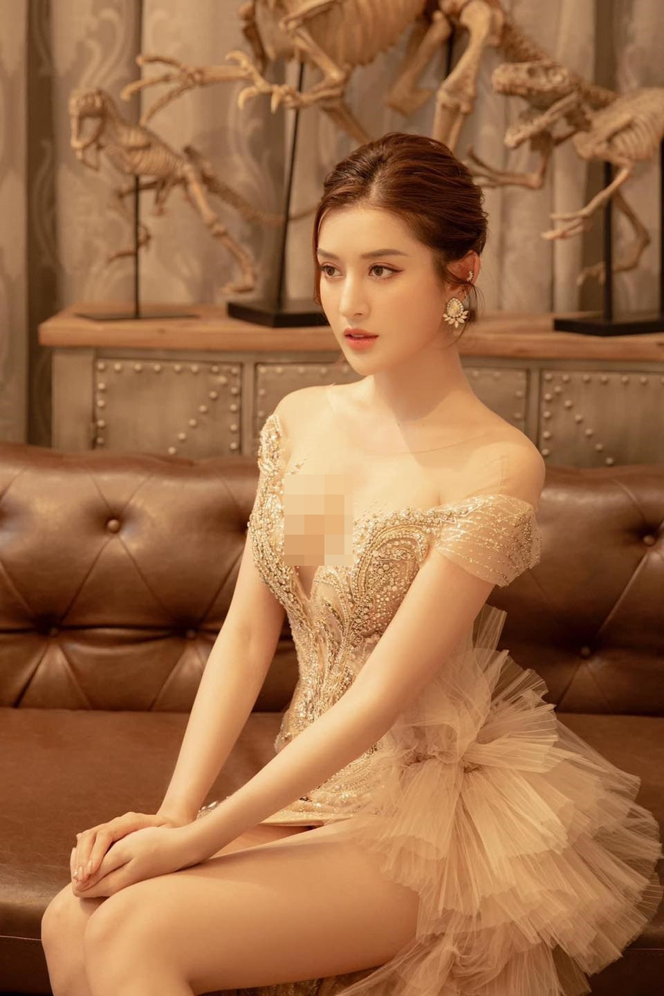 Nhan sắc xinh đẹp giúp Á hậu Huyền My lọt top 100 đề cử gương mặt đẹp nhất thế giới do chuyên trang TC Candler bình chọn.