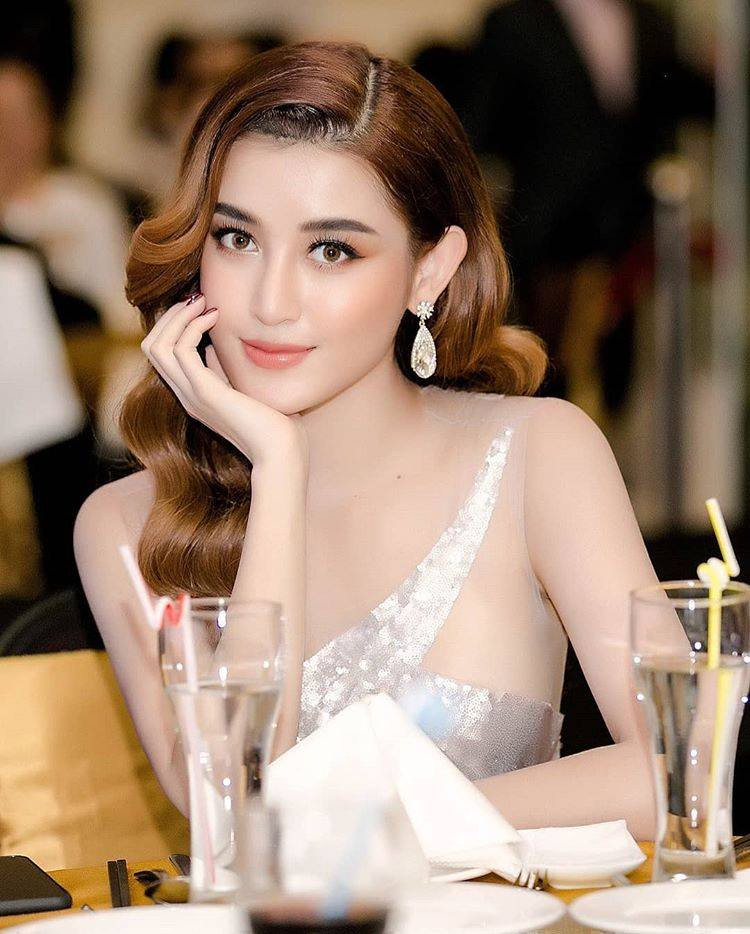 Vẻ đẹp gợi cảm của Á hậu Huyền My hút mắt cánh mày râu.