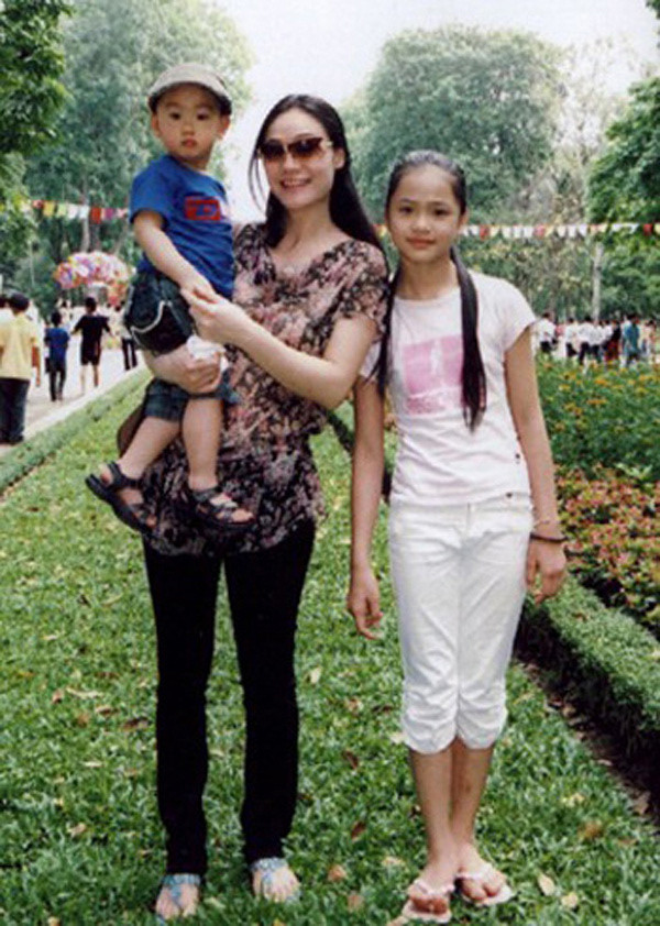 Lấy chồng sớm nên năm 21 tuổi Quách Thu Phương đã làm mẹ. Khi con gái mới 2 tháng tuổi, cô nhận lời đóng vai Lan trong Của để dành. Lịch quay dày đặc, không có thời gian chăm con, nhìn con khát sữa, Quách Thu Phương đã quyết định dừng nghiệp diễn dù đang là cái tên rất nổi của sân khấu kịch và truyền hình phía Bắc.