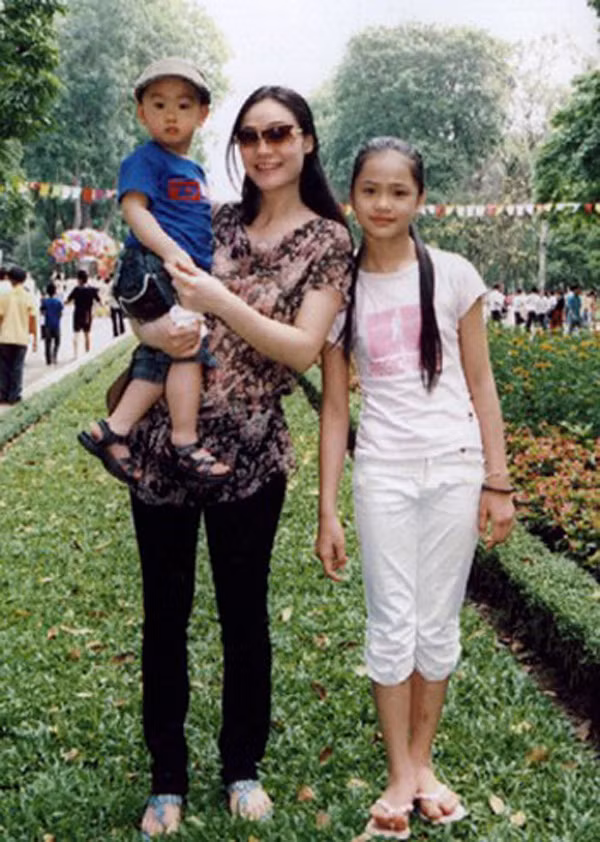 Lấy chồng sớm nên năm 21 tuổi Quách Thu Phương đã làm mẹ. Khi con gái mới 2 tháng tuổi, cô nhận lời đóng vai Lan trong Của để dành. Lịch quay dày đặc, không có thời gian chăm con, nhìn con khát sữa, Quách Thu Phương đã quyết định dừng nghiệp diễn dù đang là cái tên rất nổi của sân khấu kịch và truyền hình phía Bắc.