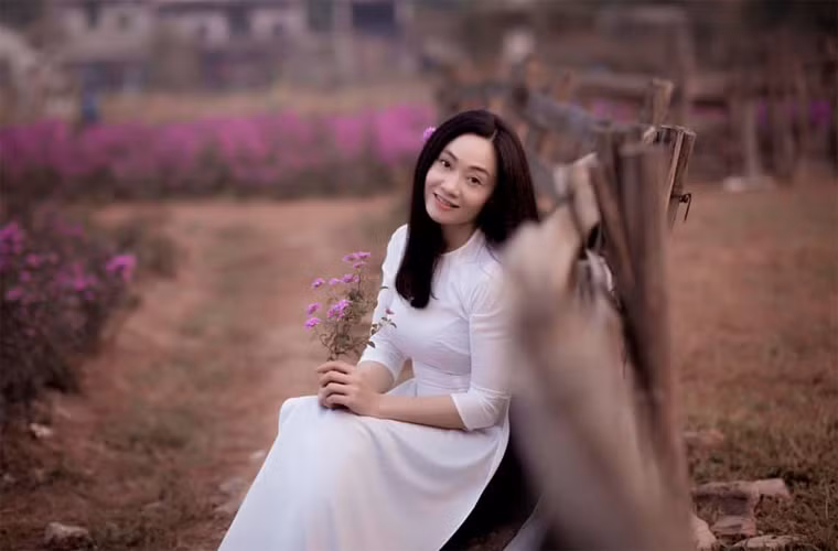 Cuộc hôn nhân của Quách Thu Phương lúc đó cũng chông chênh và rồi cô ly hôn. Một mình mang con gái lên Hà Nội sinh sống, Quách Thu Phương đầu quân vào Nhà hát Tuổi trẻ với suy nghĩ: “Nếu mình ốm, nếu mình làm sao thì con mình khổ trước tiên. Mình không thể mất tất cả cùng một lúc được". Bởi vậy cô lấy công việc, lấy con để làm trụ đỡ mà đứng dậy.