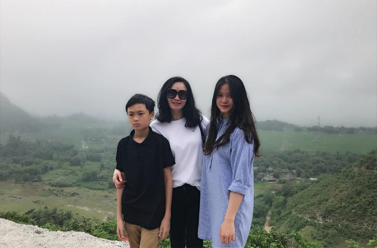 Tự cân bằng cuộc sống bằng cách hài lòng với hạnh phúc mình đang có, Quách Thu Phương cũng được bạn bè khen là ngày càng nhuận sắc hơn.