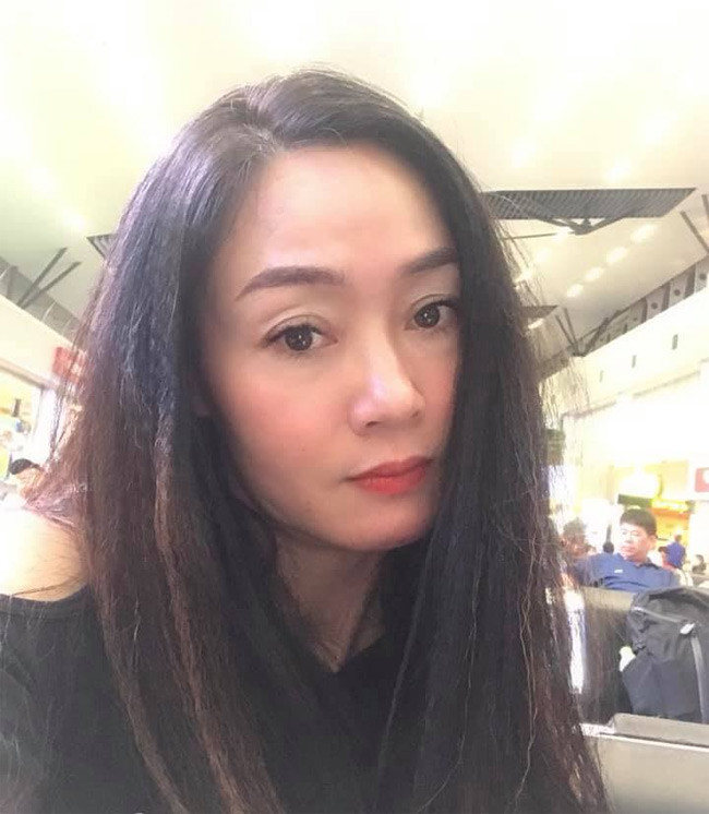 Nhớ sân khấu quay quắt, lại suốt ngày phải quanh quẩn ở nhà làm mẹ bỉm sữa, Quách Thu Phương đã rơi vào trầm cảm, cộng thêm cơ thể yếu ớt vì chứng bệnh về xương khớp, dạ dày, huyết áp... càng làm cho Quách Thu Phương kiệt quệ.