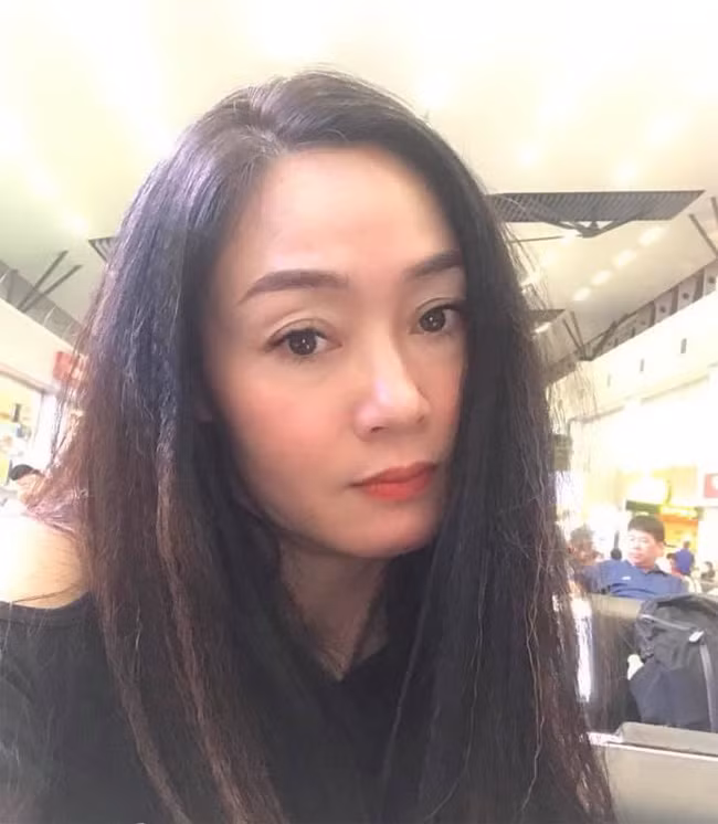 Nhớ sân khấu quay quắt, lại suốt ngày phải quanh quẩn ở nhà làm mẹ bỉm sữa, Quách Thu Phương đã rơi vào trầm cảm, cộng thêm cơ thể yếu ớt vì chứng bệnh về xương khớp, dạ dày, huyết áp... càng làm cho Quách Thu Phương kiệt quệ.