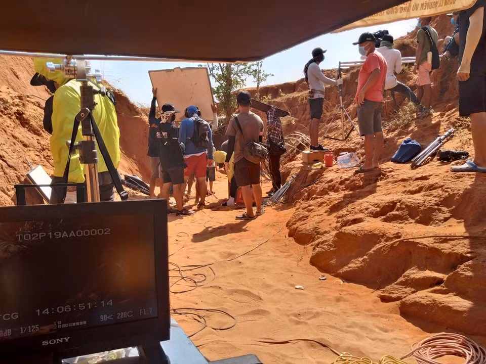 Hinh anh dang nho hau truong phim “Cat do” thoi COVID-19-Hinh-11