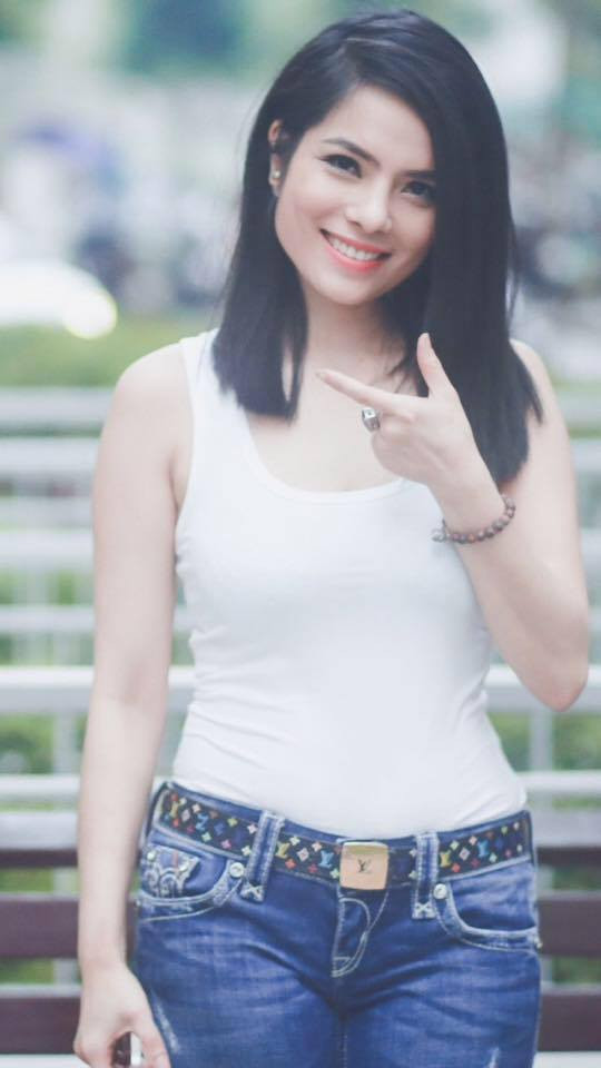 Nhiều người phản đối cách suy nghĩ của nữ diễn viên "Phía trước là bầu trời". Có người thì nghi ngờ cô làm vậy để đánh bóng tên tuổi sau một thời gian dài không tham gia phim ảnh.