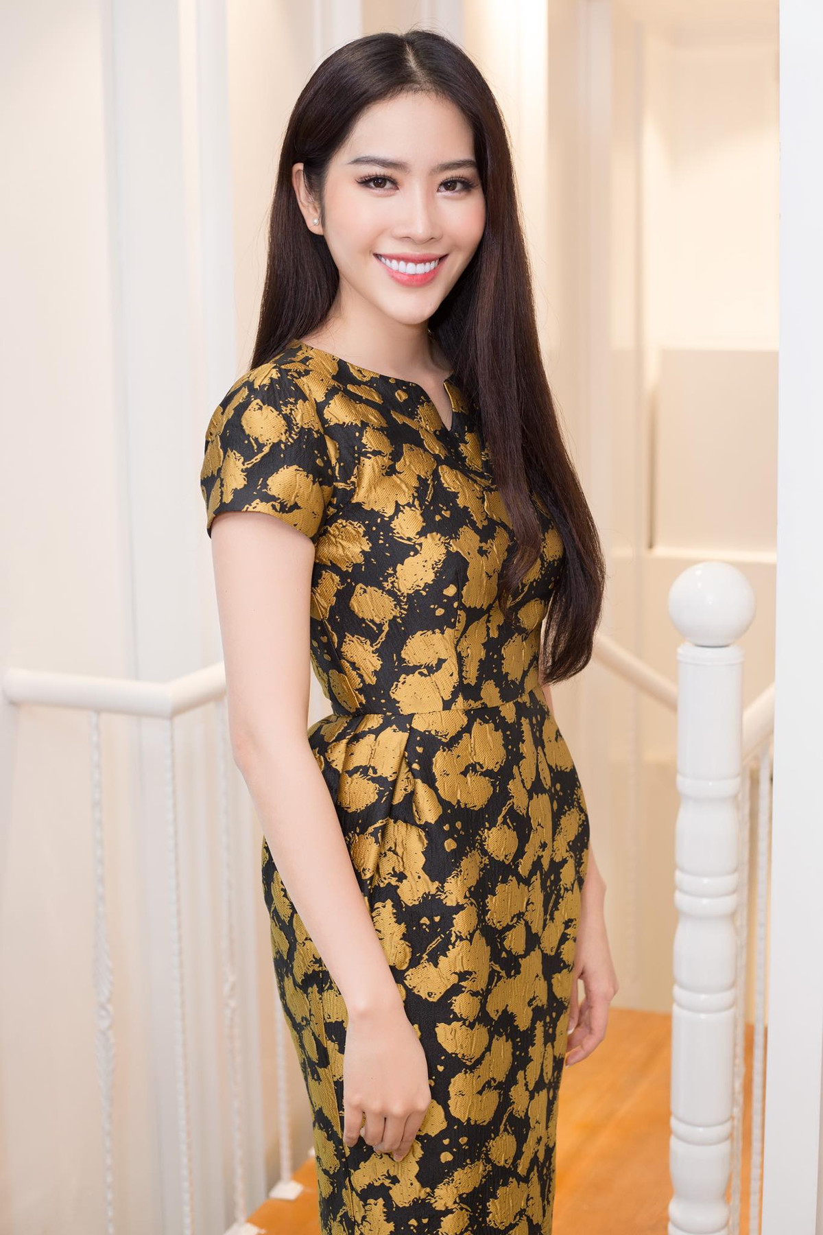 Những lời giãi bày của Nam Em khiến mọi người càng không có cảm tình với cô: “Không ai muốn làm người thứ 3 hết. Nhưng cảm xúc đến thì mình không thể nào kiểm soát được".