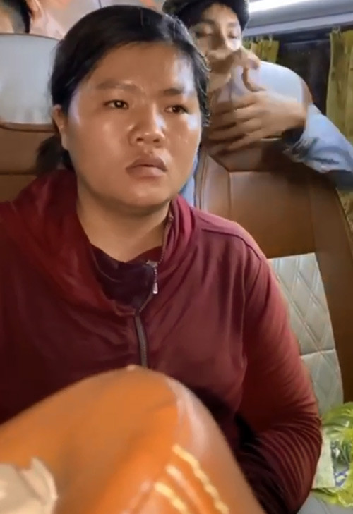 Thuy Tien “xu dep” mot nguoi phu nu an chan tien tu thien cua dan vung lu-Hinh-3