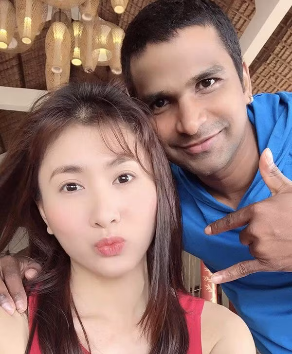 Khi Nguyệt Ánh có ý định quay trở lại showbiz, Rao rất ủng hộ vợ, miễn sao vợ thấy hạnh phúc.