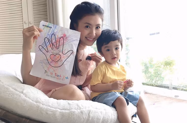 Tháng 8/2018, Nguyệt Ánh và ông xã Rao chào đón bé trai đầu lòng, tên ở nhà là Nanda.