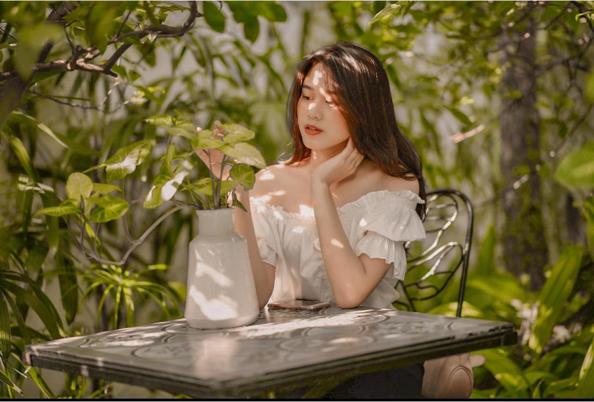 Thời gian học đại học, người đẹp xứ Thanh làm thêm công việc của một người mẫu ảnh.