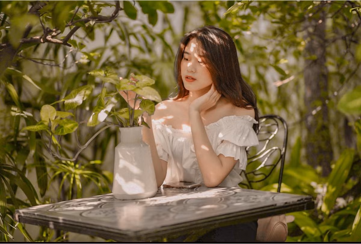 Thời gian học đại học, người đẹp xứ Thanh làm thêm công việc của một người mẫu ảnh.