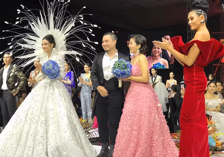 “Trằn trọc cả đêm cảm thấy đau lòng khi những hình ảnh của Mai Phương bị hành hạ cứ lởn vởn trong đầu mình. Mình nghĩ mình cần phải làm gì đó để tri ân Mai Phương vì đã nhận lời góp mặt diễn BST Endless Summer 2019 của mình”, NTK Đức Vincie tâm sự trên trang cá nhân.