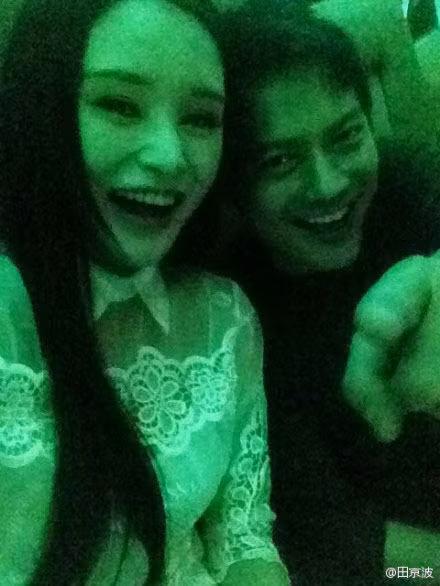 Năm 2016, chồng nữ diễn viên “Họa bì” lại bị một blogger tung ảnh tình tứ bên hotgirl trong hộp đêm.