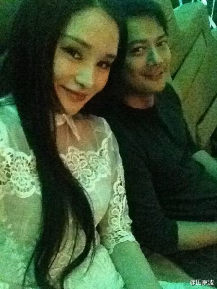 Nhiều cư dân mạng đã nhận ra hotgirl đi chơi với Cao Thánh Viễn ở hộp đêm là Diêm Vy, từng đóng một số bộ phim phát trên mạng.