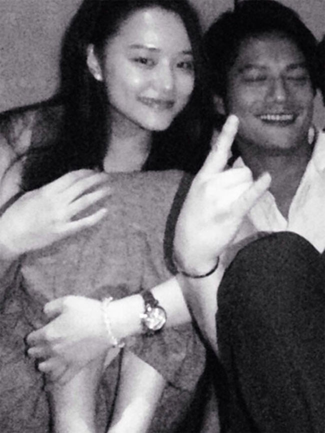 Những bức ảnh này khiến nhiều người nghi ngờ Cao Thánh Viễn bắt cá hai tay.