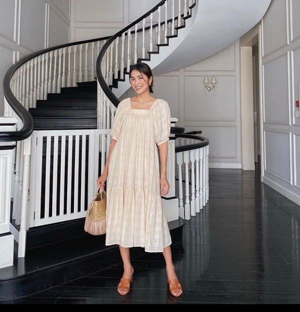 Thậm chí trong bức ảnh mới đây, dù diện chiếc đầm rộng thùng thình nhưng ngọc nữ màn ảnh Việt vẫn bị chê gầy trơ xương.