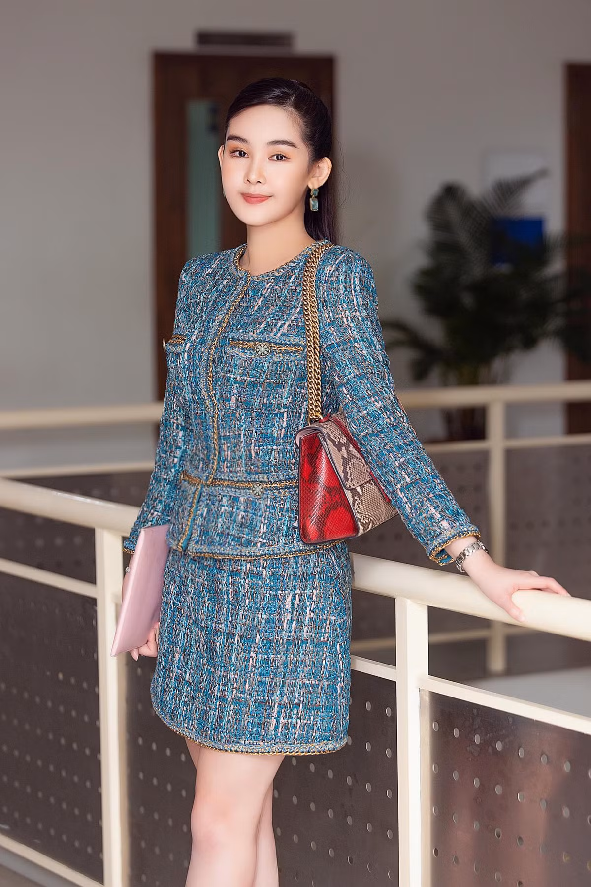 Ngoài giảng dạy, Ngân Anh còn theo đuổi kinh doanh và tham gia các sự kiện thời trang.