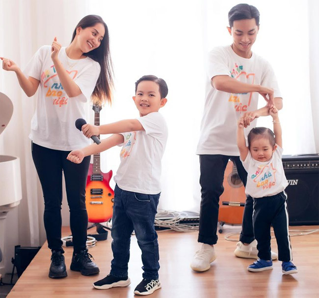 Theo chia sẻ của Khánh Thi, Phan Hiển đôi khi không kìm chế được lúc Kubi bướng bỉnh không nghe lời, còn cô lại thỉnh thoảng nuông chiều con thái quá.