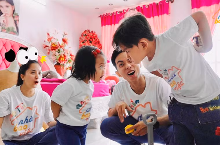 Mặc dù mới được gần 2 tuổi nhưng Anna đã chứng tỏ bản lĩnh của mình khi chơi chung với anh. Cô bé tỏ ra lạnh lùng trong khi anh trai khóc đòi đồ chơi, khiến ba mẹ phải đứng ra giảng hòa.