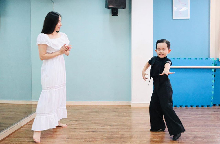 Cậu bé đã giành 2 HCB tại Liên hoan các ngôi sao khiêu vũ thể thao năm 2019 lúc mới 4 tuổi.