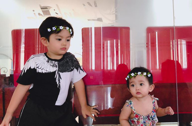 Ba năm sau, năm 2018 tổ ấm của Khánh Thi – Phan Hiển lại đón thêm thành viên mới, bé gái xinh xắn tên Vương Diễm, tên ở nhà là Anna.