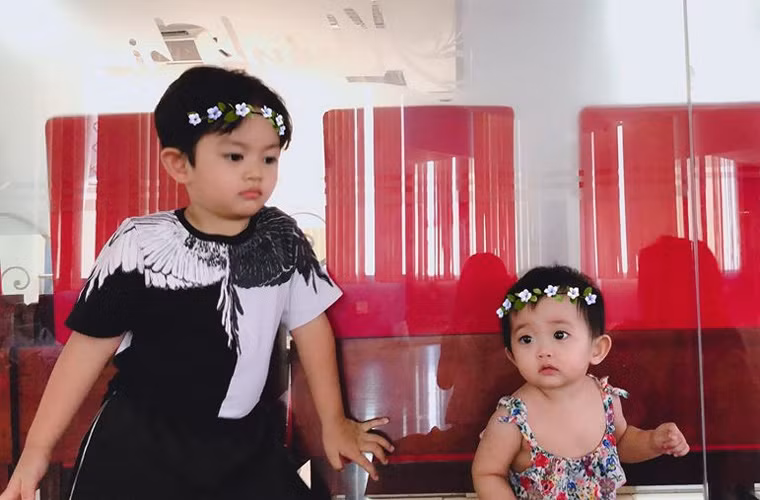 Ba năm sau, năm 2018 tổ ấm của Khánh Thi – Phan Hiển lại đón thêm thành viên mới, bé gái xinh xắn tên Vương Diễm, tên ở nhà là Anna.