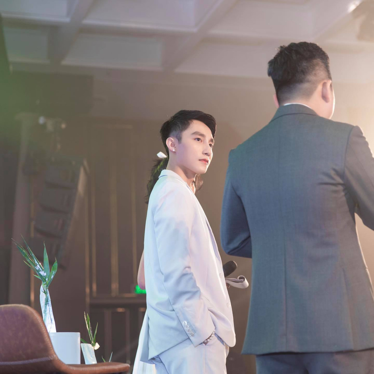 Ca sĩ Sơn Tùng chưa lên tiếng về bức ảnh bị cho là trông già như ông chú đang được lan truyền.