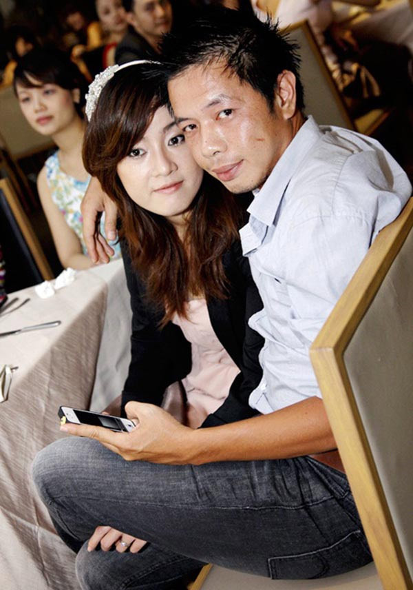 Không hoạt động trong showbiz nhưng vợ Thái Hòa vẫn thỉnh thoảng cùng chồng đi dự sự kiện.