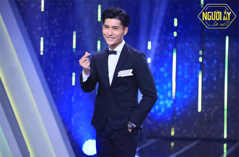 Trước khi bị đồn có mối quan hệ với Lệ Quyên, Lâm Bảo Châu từng tham gia 2 chương trình hẹn hò là: "Người ấy là ai" và "Tình yêu hoàn mỹ".