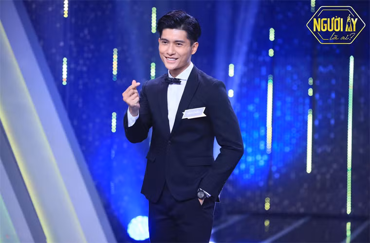 Trước khi bị đồn có mối quan hệ với Lệ Quyên, Lâm Bảo Châu từng tham gia 2 chương trình hẹn hò là: "Người ấy là ai" và "Tình yêu hoàn mỹ".