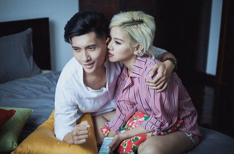 Anh từng công khai hẹn hò với ca sĩ Yến Lê và hot girl Mai Sương.