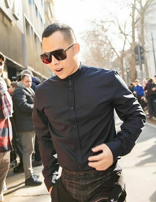 Trước sự chỉ trích mạnh mẽ của mọi người, trưa 11/3, ông bầu này đã phải lên tiếng xin lỗi: "Xin lỗi tất cả mọi người vì đã để mọi người phải suy nghĩ. Điều áy náy và dằn vặt nhất những ngày qua là không tự ý thức, nâng cao hiểu biết để tự giác cách ly ở nhà những ngày đầu về nước, kể cả là khi chưa có lệnh cách ly từ chính quyền…".