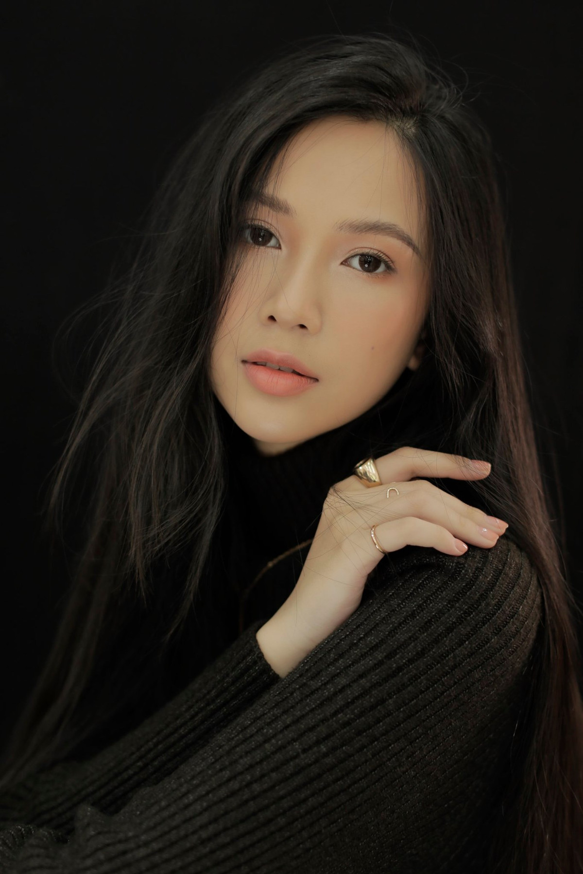 Cô thường xuyên thực hiện những bộ ảnh khoe cận cảnh vẻ đẹp của làn da nõn nà không tì vết.