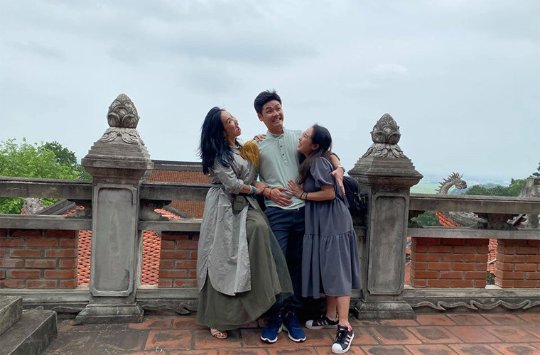 Ba con đã lớn, mọi thăng trầm của cuộc sống đã trải qua, giờ đây Thanh Lam sống rất an vui bên gia đình. Có lẽ đó cũng là một trong những lý do giúp nữ ca sĩ ngày càng trẻ đẹp theo thời gian.