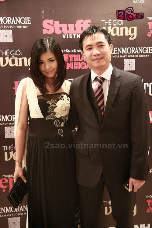 Để có được cuộc sống hạnh phúc viên mãn như hiện tại, vợ chồng đạo diễn Đỗ Thanh Hải cũng phải vượt qua nhiều sóng gió bằng sự thấu hiểu, cảm thông và chia sẻ cho nhau. "Ông trùm" Táo Quân từng tự hào về vợ xinh đẹp: “Có vợ đẹp thì ai chẳng tự hào, đó là điều kiện để mình không phải đứng núi này trông núi nọ”. Ảnh: VNN.