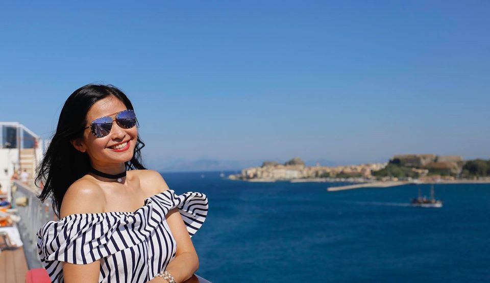 Nữ giảng viên sở hữu nét hài hòa, tươi tắn, gây thiện cảm với người đối diện. Ảnh: FBNV.