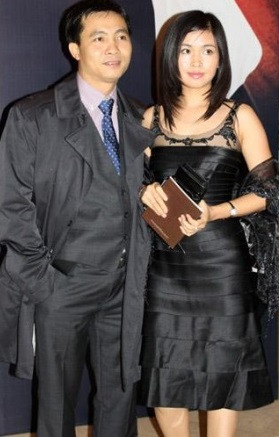 Bà xã đạo diễn Đỗ Thanh Hải là NSƯT Đặng Châu Anh. Chị gắn bó với công việc giảng viên khoa Lý luận - Sáng tác - Chỉ huy từ năm 1997 và hiện là Tổ trưởng tổ Chỉ huy tại Học Viện Âm nhạc Quốc gia. Ảnh: Giadinh.net.