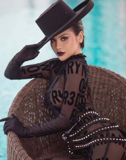 Nhan sắc khác lạ với vòng 1 và vòng 3 ngày càng nóng bỏng khiến "tình mới tin đồn" của Huỳnh Phương từng vướng nghi vấn phẫu thuật thẩm mỹ.