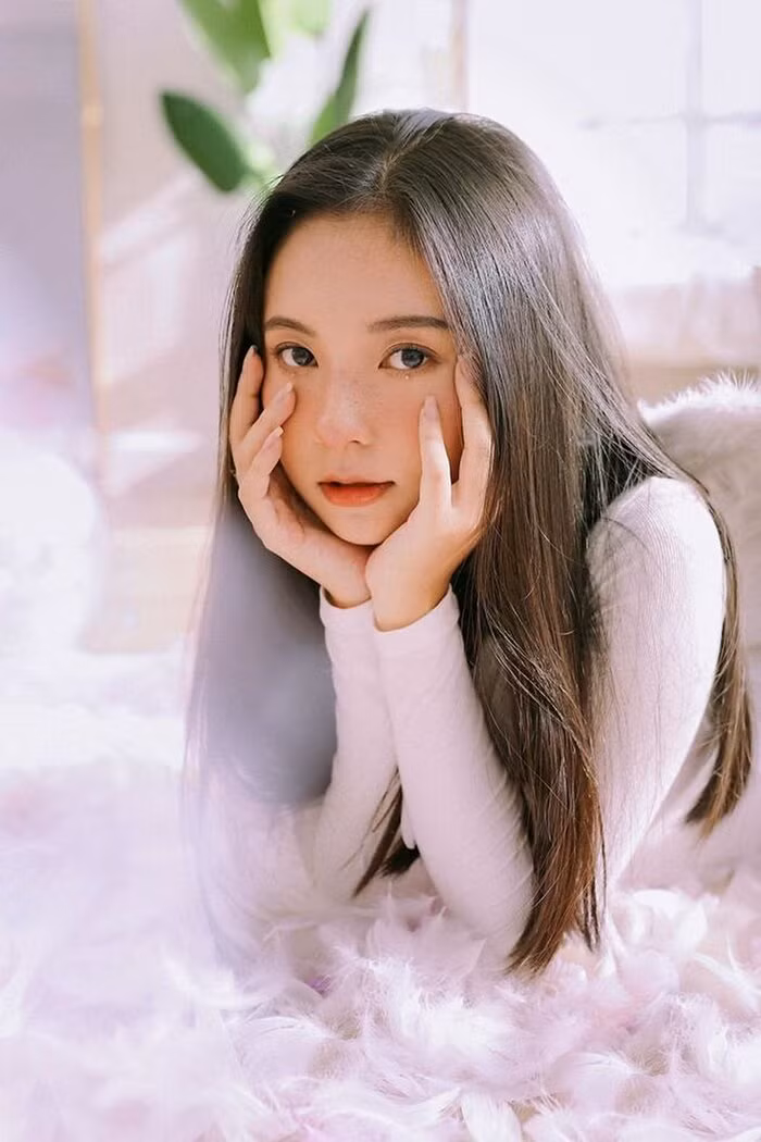 Thí sinh Hoa hậu Việt Nam 2020 sở hữu gương mặt bầu bĩnh, nụ cười rạng rỡ ''đốn tim'' người đối diện.